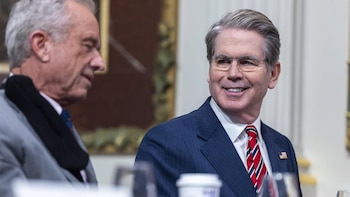 Bessent confirma que el Departamento de Tesoro de EEUU "seguirá aplicando la máxima presión" económica sobre Irán