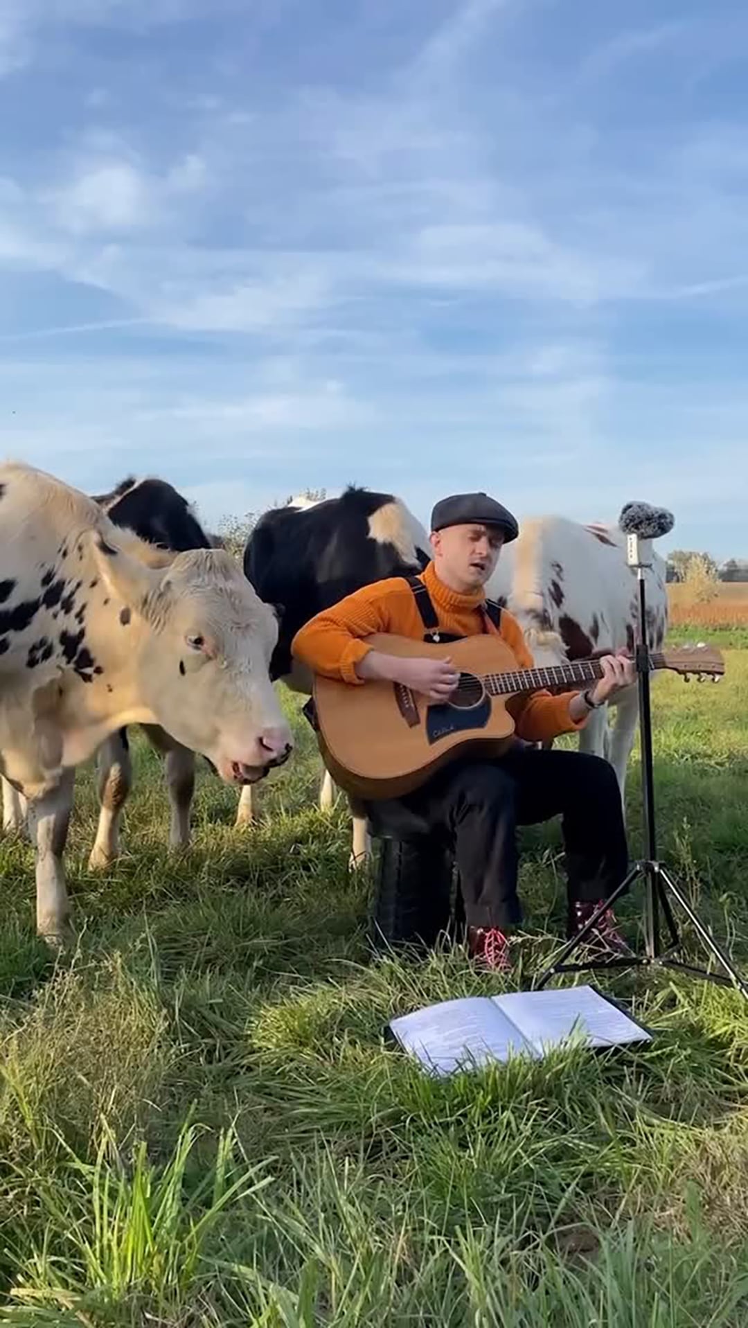 Los videos de Plumes comenzaron en la granja de sus abuela con vacas