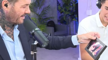 Agustina Lecouna también le llevó a Marcelo Tinelli una foto enmarcada junto a Raúl Lecouna, que había estado colgada en la casa del productor