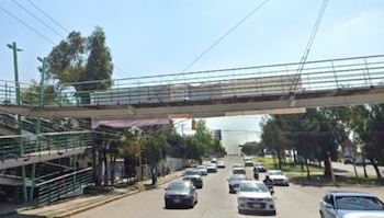 Uno de los mensajes fue hallado en un puente peatonal. (Google Maps)