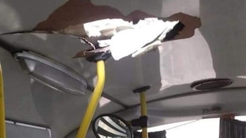 Una piedra perforó el techo