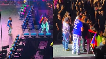 La molestia de Gloria Trevi en el escenario tras obstáculo de seguridad
(RS)