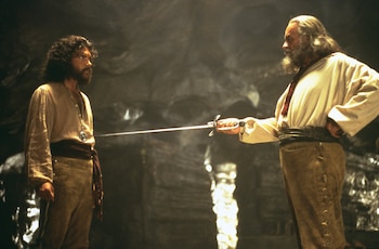 Duelo de espadachines entre dos