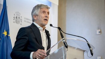 Interior eleva a 1.898 los menores identificados en Ceuta y cifra en 5.000 los migrantes que permanecen en la ciudad