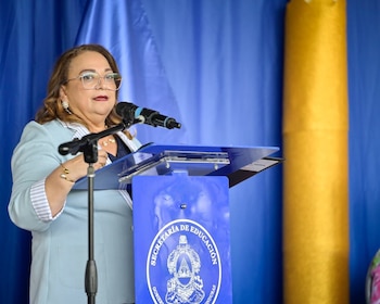 Educación celebró 100 días de clases y anunció 50 becas de cinco mil lempiras para estudiantes con excelencia académica.