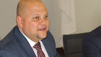 Detienen a exjefe de la Policía de Control Fiscal de Costa Rica por intentar ingresar un reloj inteligente a la cárcel