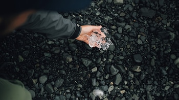 Dos adolescentes de 16 años encuentran un diamante de 709 quilates en la montaña: valía 6,5 millones de euros pero solo se llevan 67.000