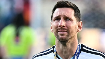 El llanto de Lionel Messi tras perder la final del Mundial y la ovación que recibió de los hinchas argentinos