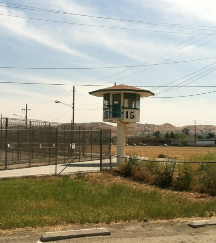 David Allen Funston, condenado por 16 cargos de secuestro y abuso sexual infantil, obtendrá la libertad luego de estar preso en la Institución para Hombres de Chino, California (Yelp)