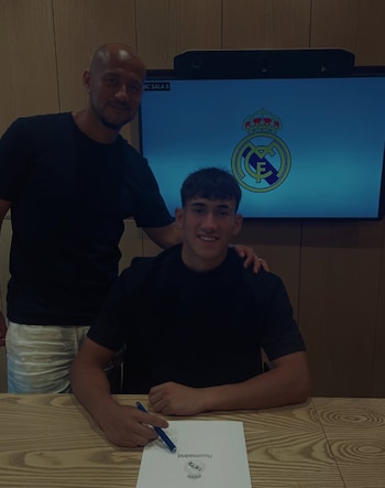Unai Ordoñez junto a su papá, Manu, quien es colombiano y por quien desearía jugar en la Tricolor - crédito @una10rdonez/Instagram