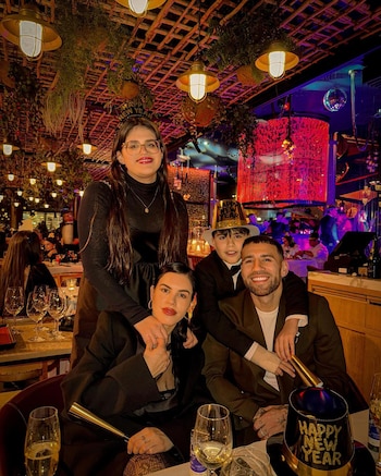 Nicolás Otamendi con su pareja