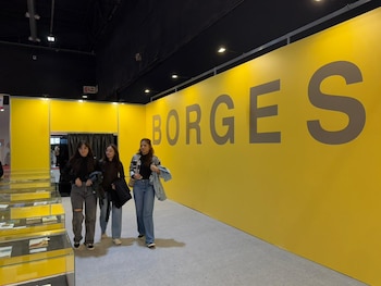 La 50° Feria Internacional del Libro de Buenos Aires rinde homenaje a Borges en el 40° aniversario de su fallecimiento con exposiciones especiales - (Celeste Sawczuk)