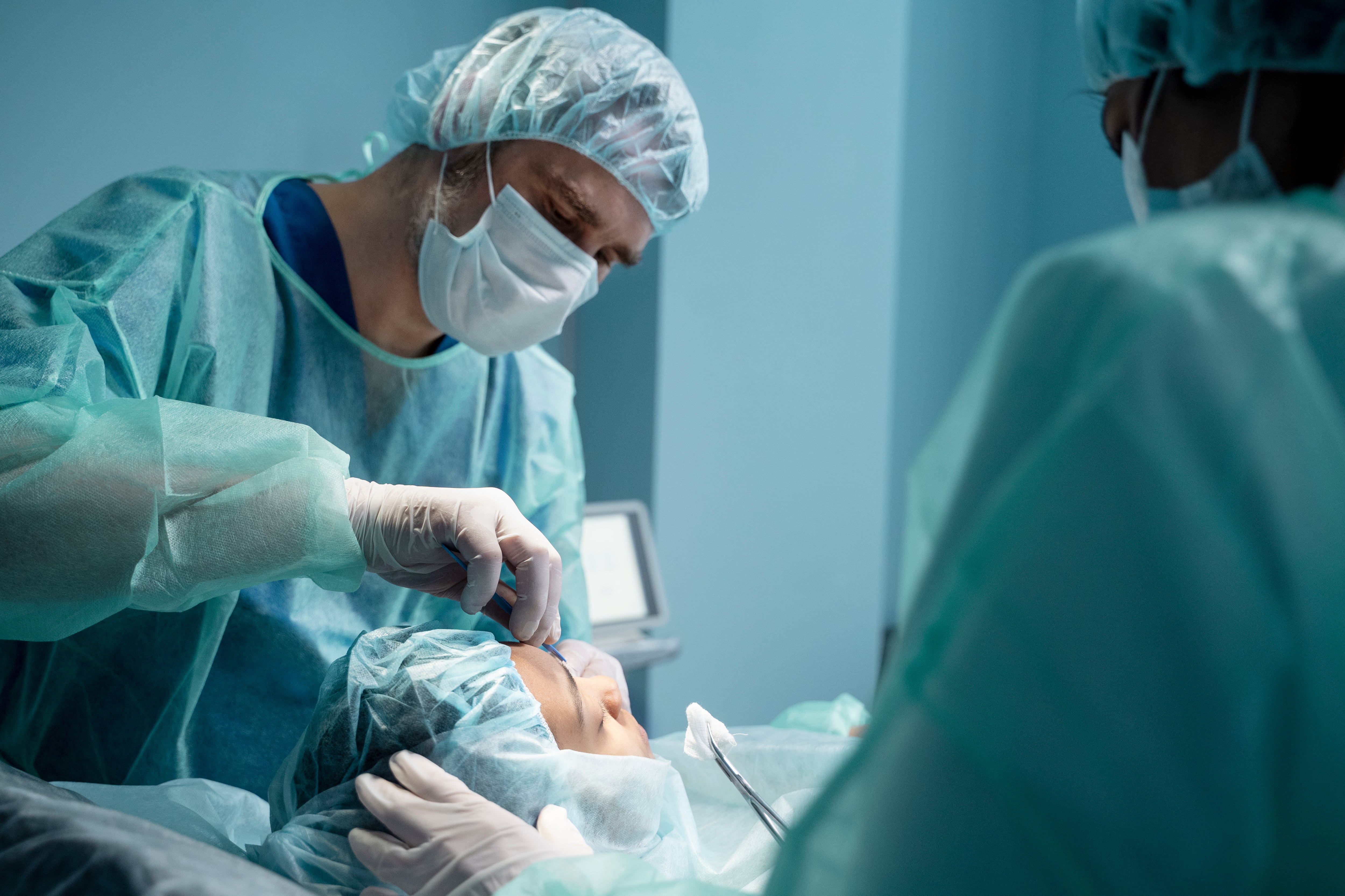 La pericia oficial concluyó que el cirujano aplicó la técnica adecuada y aclaró que la La pericia oficial concluyó que el cirujano aplicó la técnica adecuada y aclaró que la obstrucción nasal figura entre las complicaciones posibles de la práctica. (Foto de archivo: Freepik)