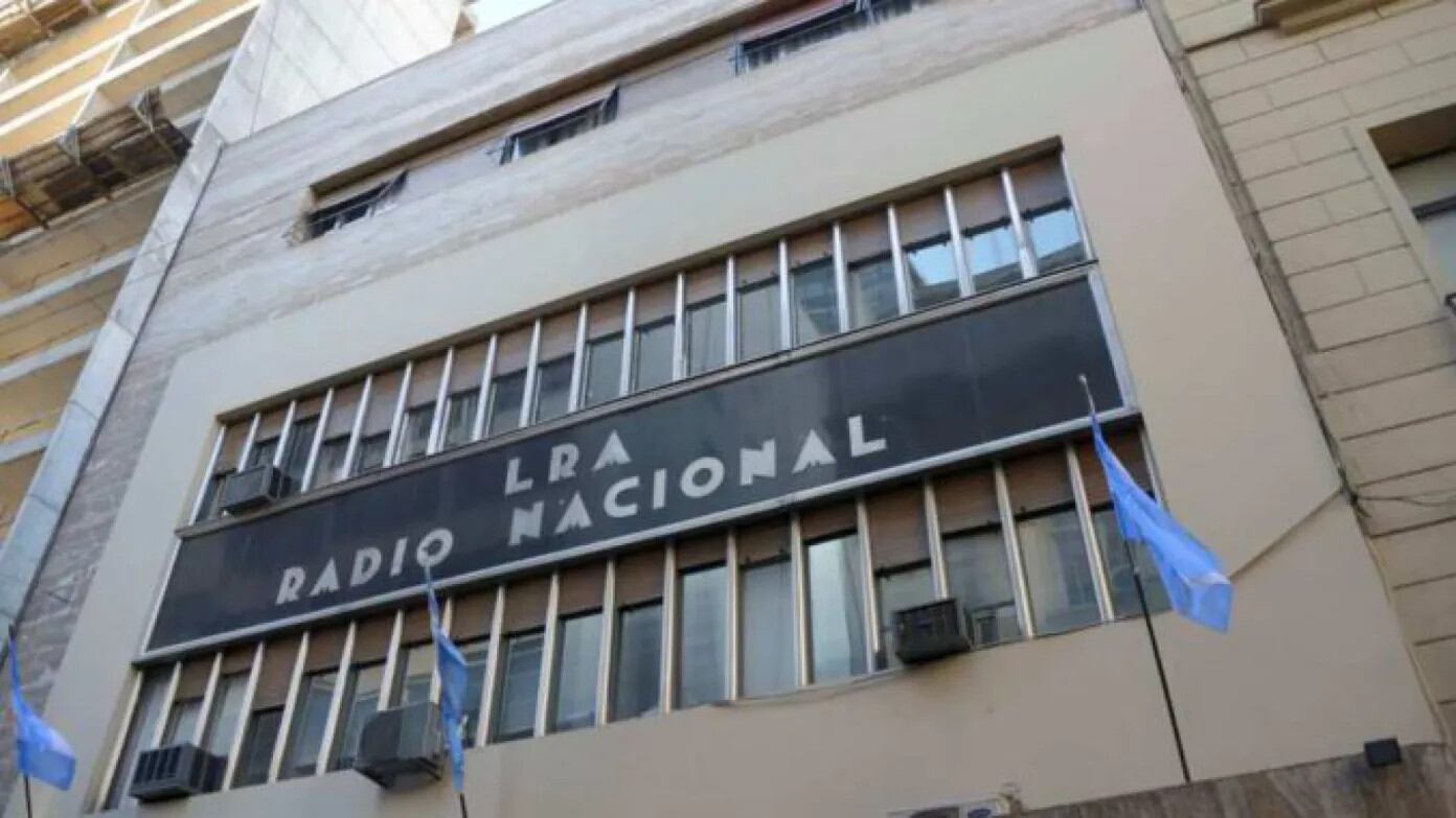 La decisión alcanzará a Radio Nacional