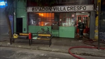 Se incendia un restaurante en Villa Crespo: trabajan 7 dotaciones de Bomberos y varias ambulancias