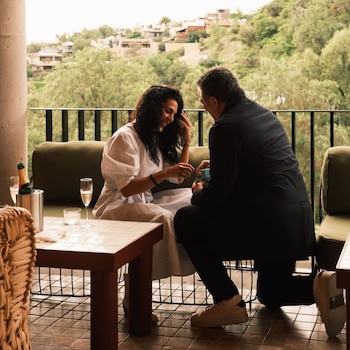Carlos Hermosillo y Vanesa Jiménez
