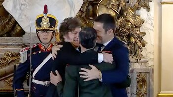 Javier Milei se abraza con