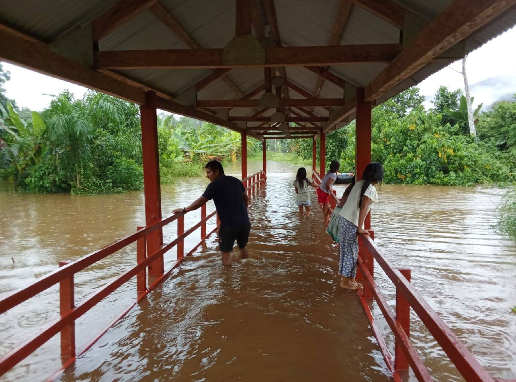Amazonas en alerta por lluvias intensas que han provocado el desborde del río y la activación de quebradas.
