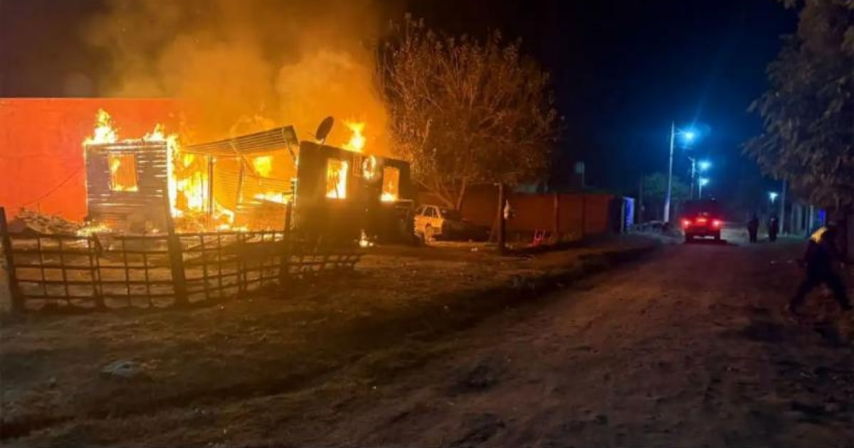 Tucumán: un incendio destruyó una casa de madera y dejó como saldo la muerte de un niño de 5 años - Infobae