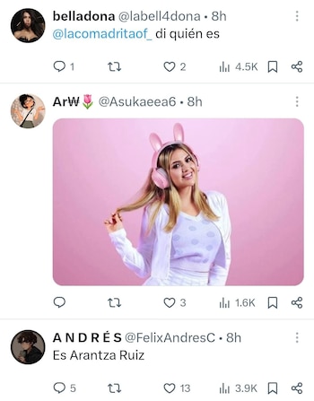 Captura de pantalla de Twitter con tres publicaciones; una mujer sonriendo, con audífonos de orejas de conejo y vestida de blanco, sobre fondo rosa