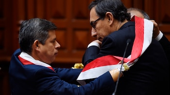 Vizcarra al ser investido presidente