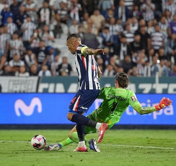 Paolo Guerrero tuvo un discreto rendimiento en el Alianza Lima vs Deportivo Garcilaso, y fue cambiado en el entretiempo. - créditos: Liga 1