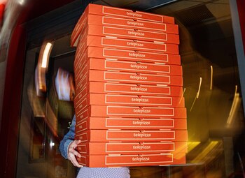 Cajas de Telepizza en uno