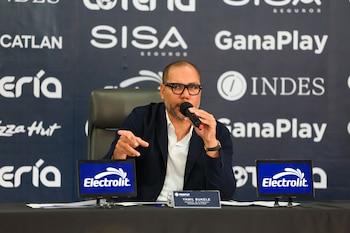 El presidente de la Federación Salvadoreña de Fútbol, Yamil Bukele, presenta reformas estructurales para fortalecer el fútbol profesional en El Salvador./ (FESFUT)