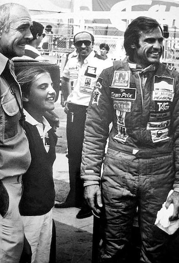 Sonríen Sean Connery, Cora y