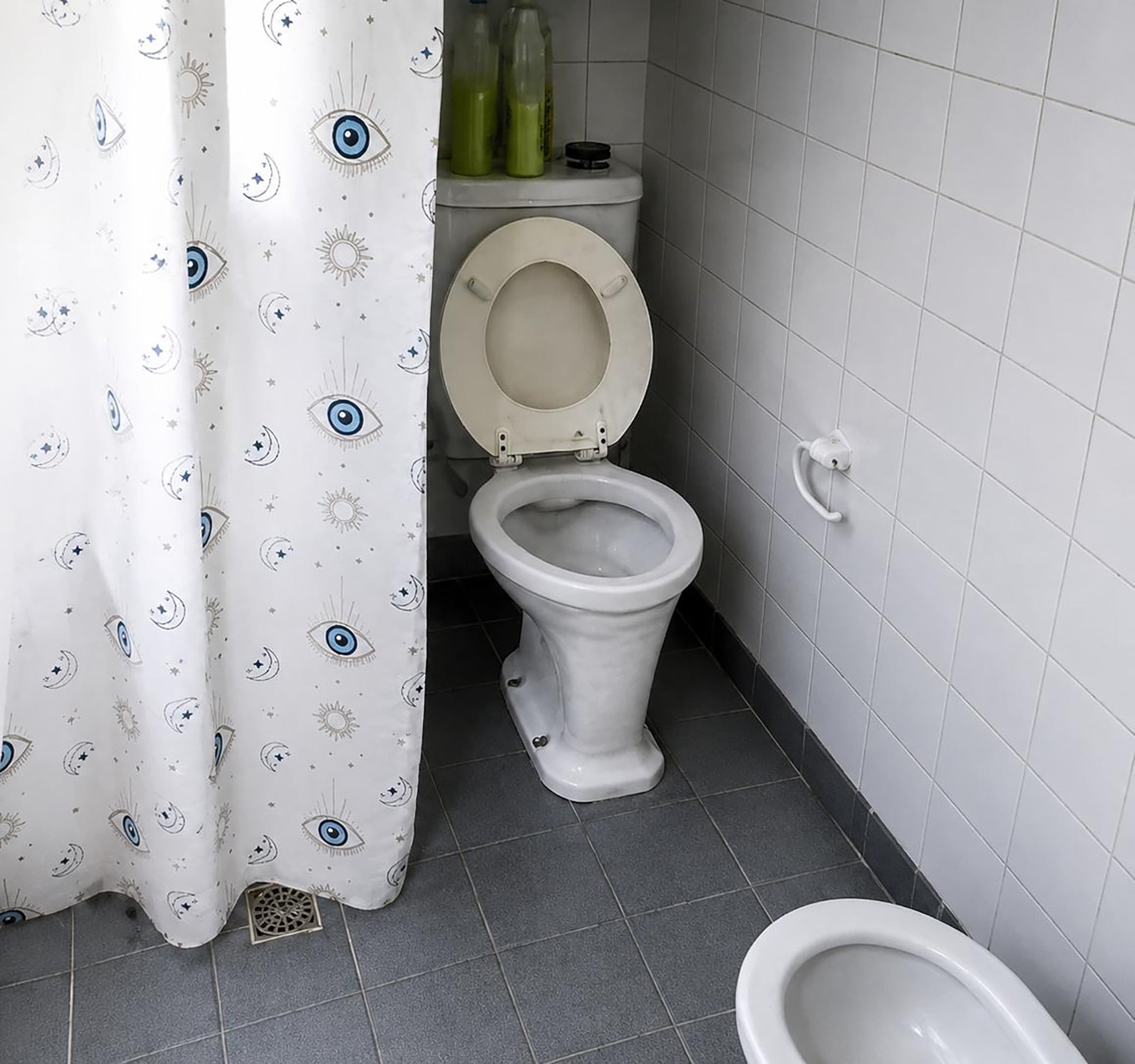 Los investigadores encontraron rastros de sangre en el baño