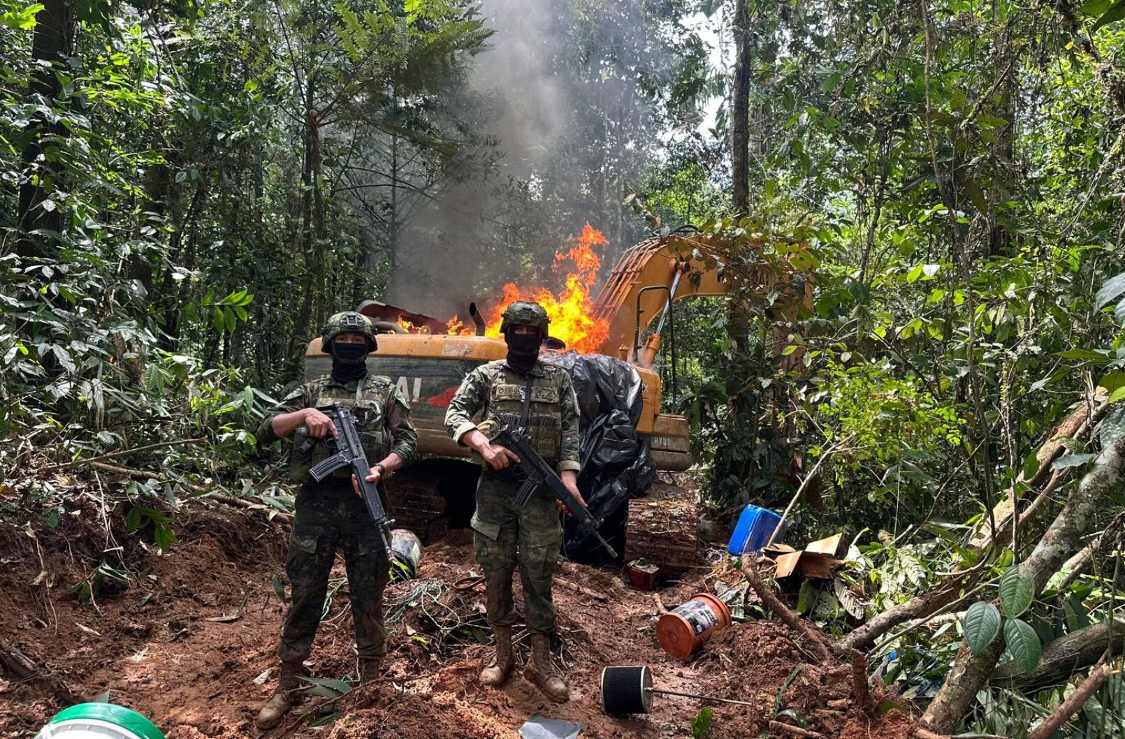 Militares ecuatorianos tras una operación que se ejecutó en una de las provincias de la Amazonía (Ejército ecuatoriano)