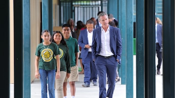 California mejora en inglés y matemáticas, pero sus estudiantes todavía no recuperan el nivel previo a la pandemia