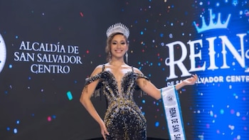 ¡Una noche de gala! Melanie Cortez es coronada soberana de las Fiestas Agostinas 2026 de San Salvador Centro