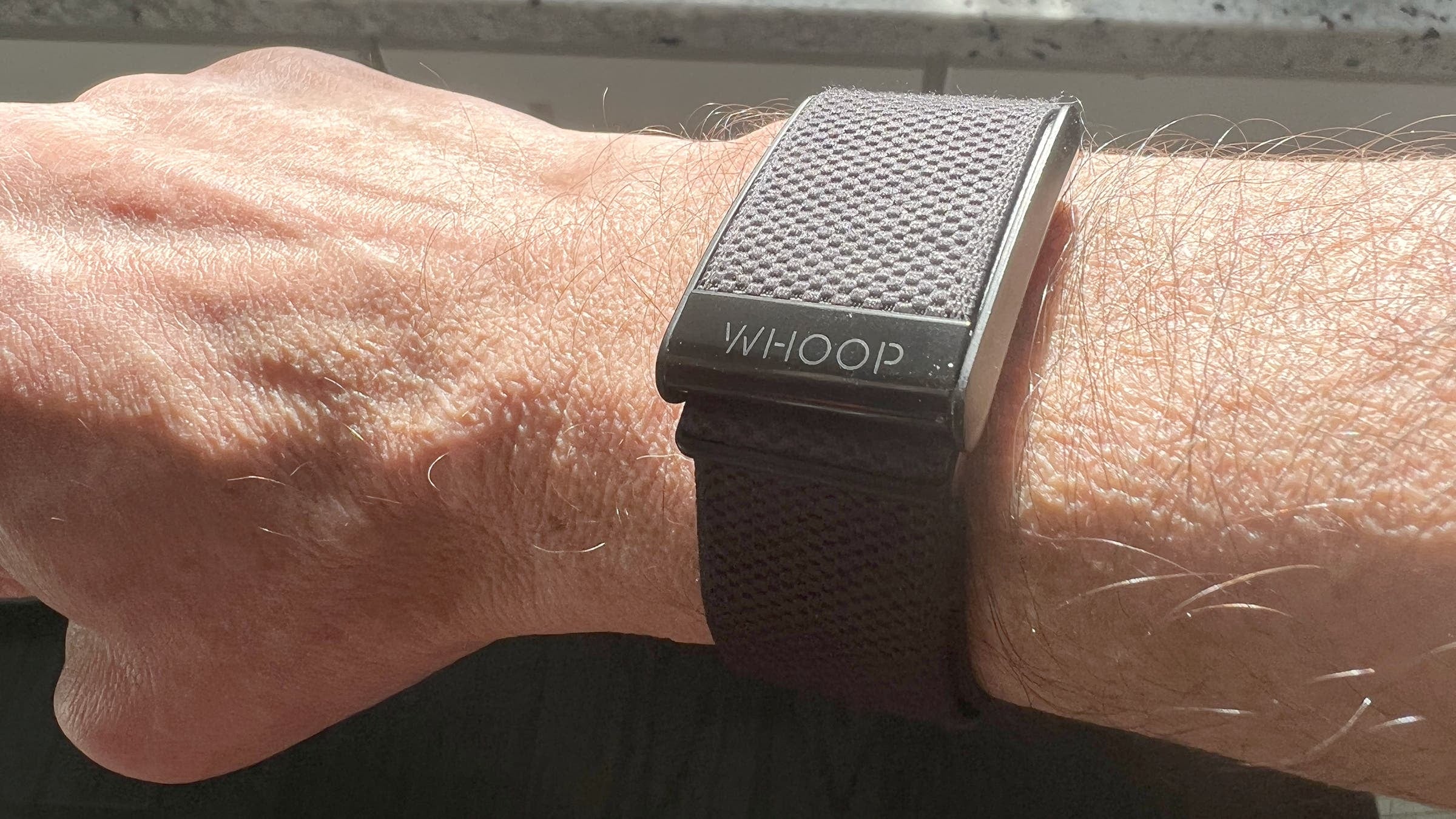 Apple buscaría ingresar al mercado de pulseras inteligentes como en las que destaca Whoop. (Greg Kaplan)