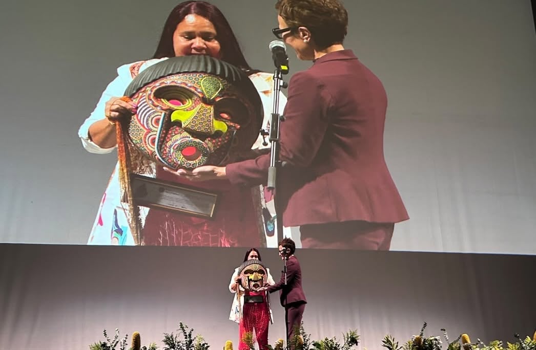 Yuly Andrea Velásquez Briceño fue distinguida como Defensora del Año por su trabajo con comunidades pescadoras del Magdalena Medio - crédito Premio Nacional a la Defensa de los Derechos Humanos en Colombia / Facebook