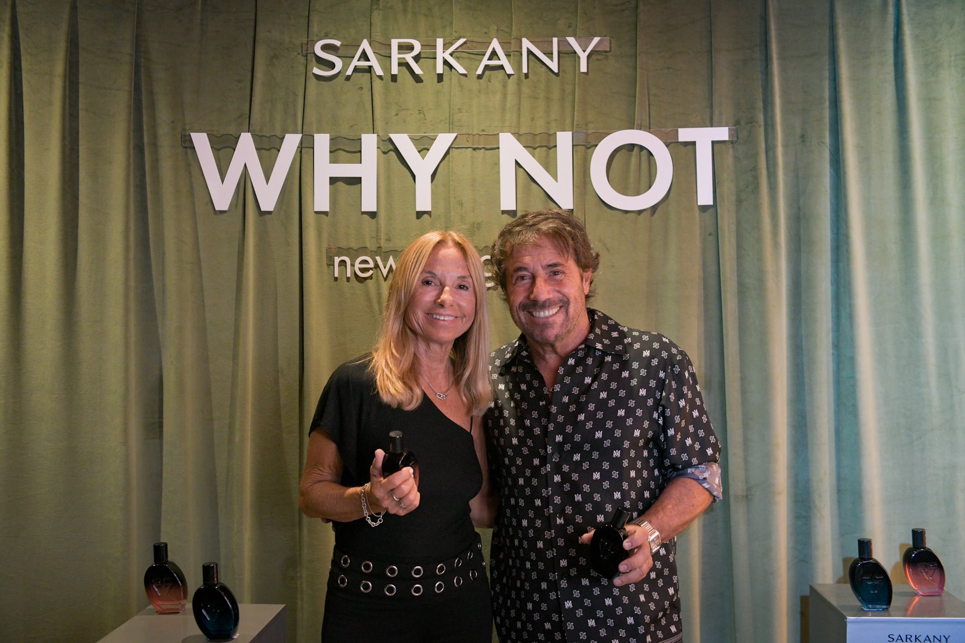 Ricky Sarkany con su esposa, Graciela Papini, durante el lanzamiento de las nuevas fragancias (Fotos: Jaime Olivos)