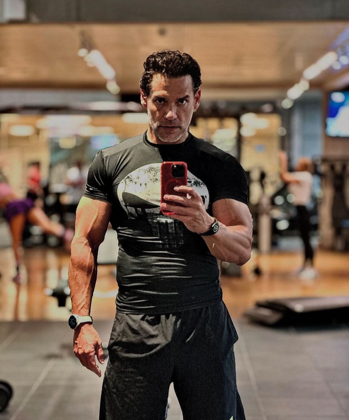 El actor expresó su frustración por la ineficaz respuesta policial ante el robo de la moto en la capital mexicana. - (Instagram/@iamdelafuente)