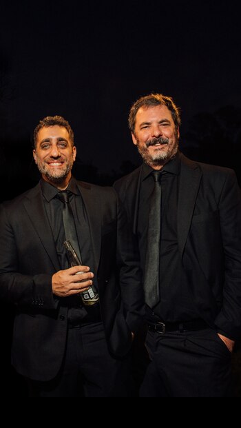 Juan Martín Viberti junto a