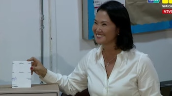 Keiko Fujimori votó en colegio de San Borja, su local abrió dos horas después de lo previsto