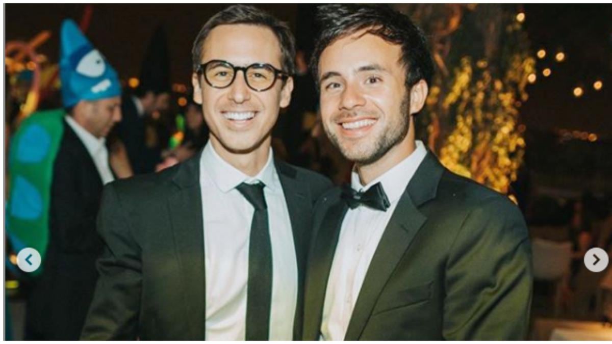 El cantante Adrián Bello es pareja de Bruno Ascenzo, actor y director de la criticada cinta
