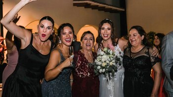Rebeca Escribens, presentadora de 'América Noticias', fue una de las invitadas de la noche. Facebook/Verónica Linares.
