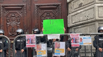 Policías llaman a la no violencia en la protesta por el agua en Guadalajara.