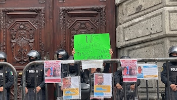 Policías despliegan mensajes de no violencia durante protestas por el agua en Guadalajara: “También somos ciudadanos”