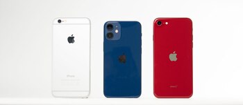 ILUSTRACIÓN - De izq. a der.: el iPhone 6, el iPhone 12 Mini y el nuevo iPhone SE (tercera generación). Foto: Bernd Diekjobst/dpa