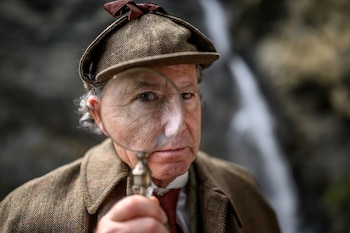 Fans de Sherlock Holmes recrean el fatídico duelo en las cataratas suizas