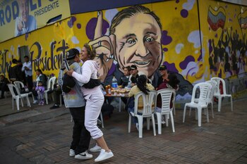 Supporters of Colombian centre-right presidential
