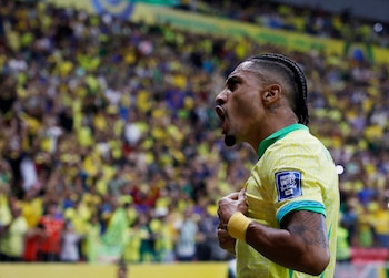 Raphinha celebra un gol en