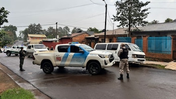 Detuvieron cuatro camionetas y hallaron 3.000 álbumes del Mundial y 900 camperas de contrabando