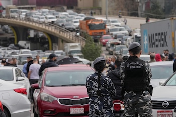 La policía libanesa se enfrenta