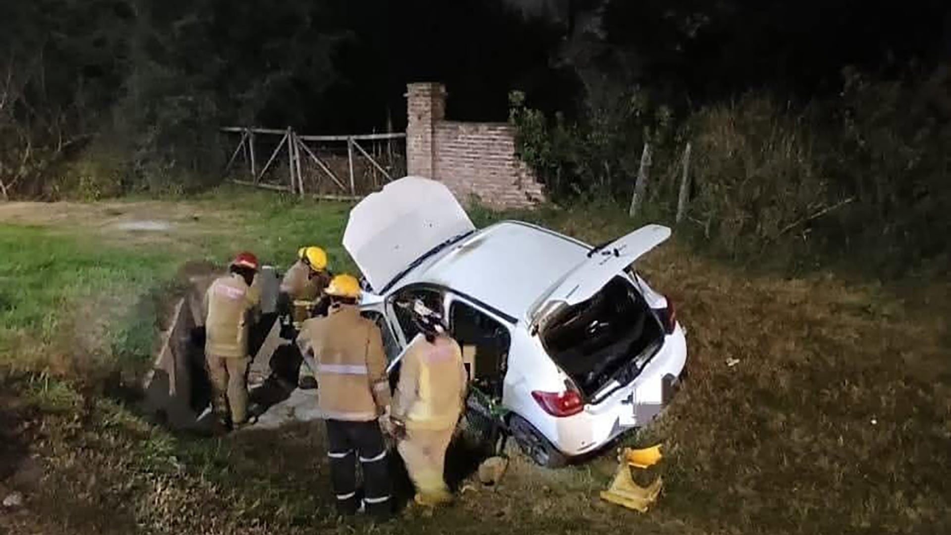 Así quedó el auto en el que viajaba el matrimonio